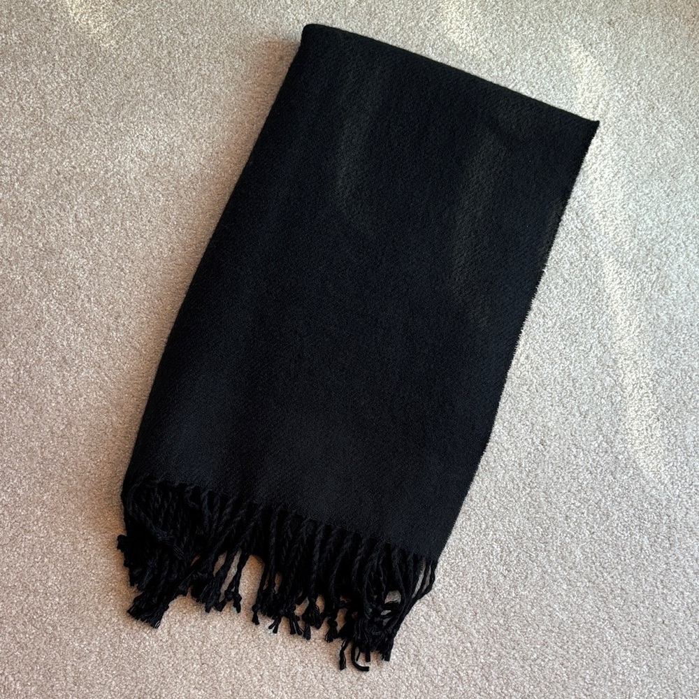 Abercrombie & Fitch Black BlanketFringe Scarf